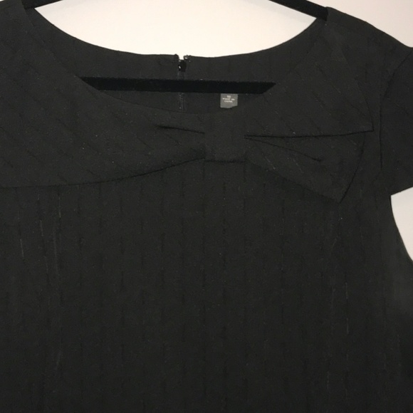 VOIR VOIR Black Dress with Bow and Cap Sleeves - Picture 2 of 6